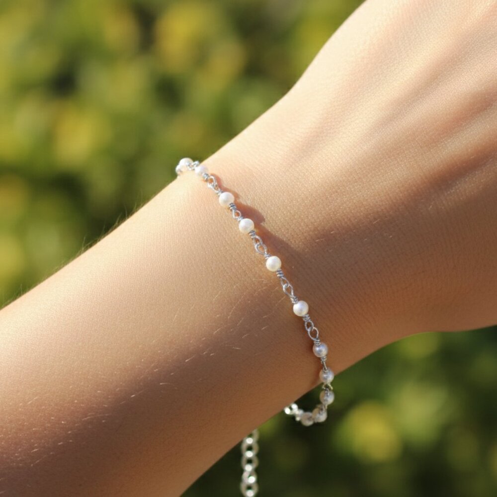 "Trendy Handmade Bracelet – A Thoughtful Gift for Girls & Women | UNVRC1413 - Picture 2 of 3